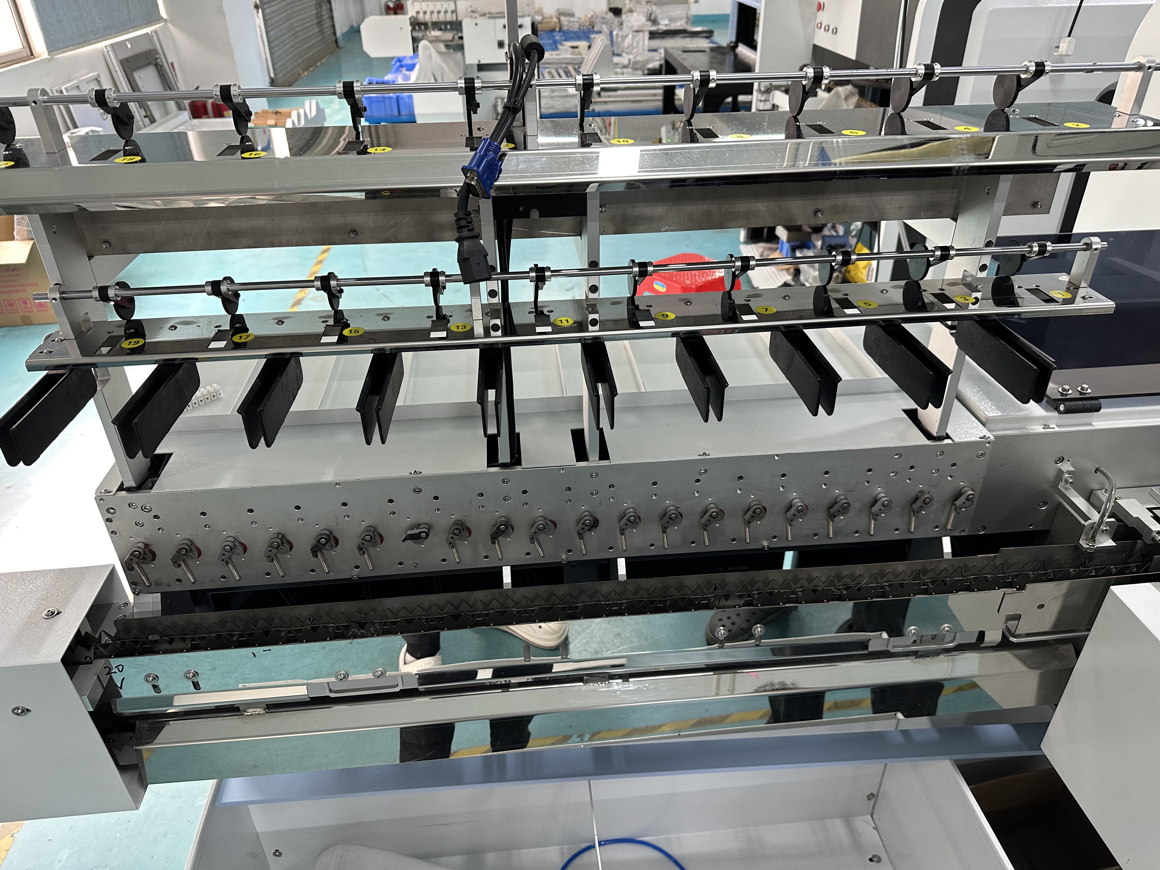 S4020 axial insertion machine feeder for 20 component types